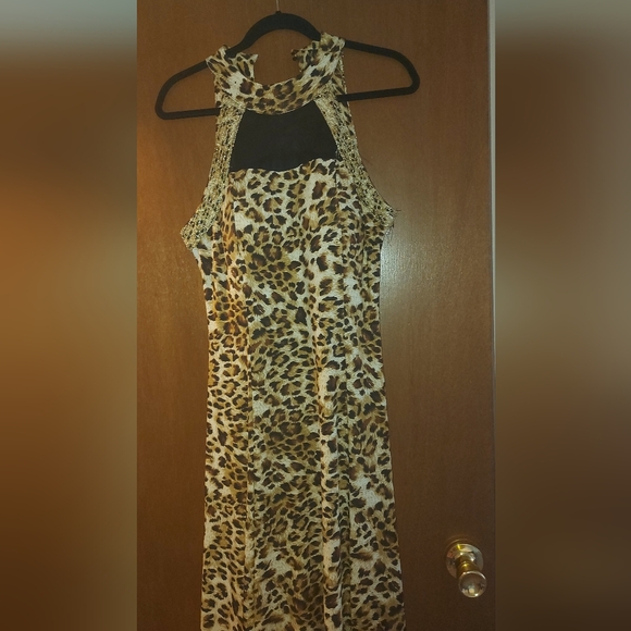 Dress - Picture 8 of 8